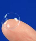 Kontaktlencse- olyan mesterséges lencse, amely javítja a látást. Népszerű szemüvegpótló